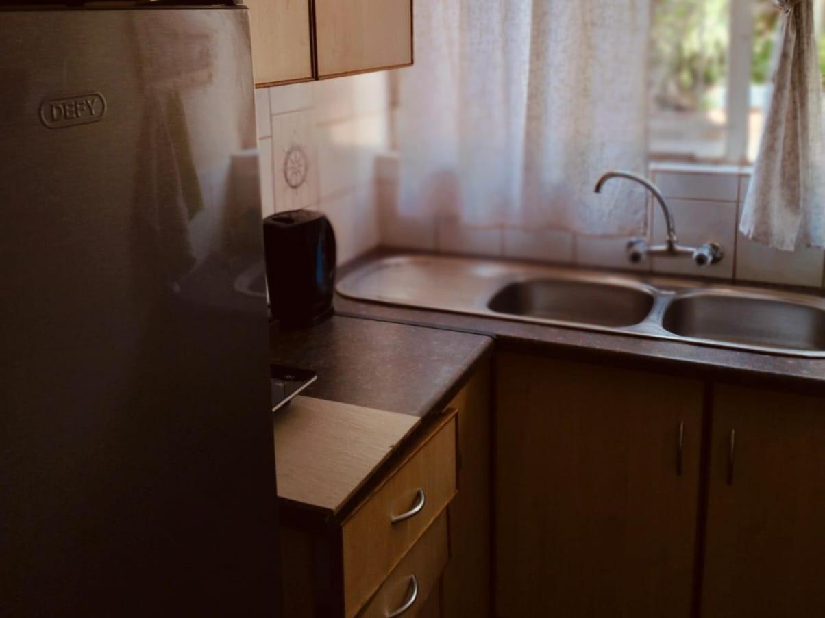 Anri Guesthouse Блоемфонтейн Екстериор снимка