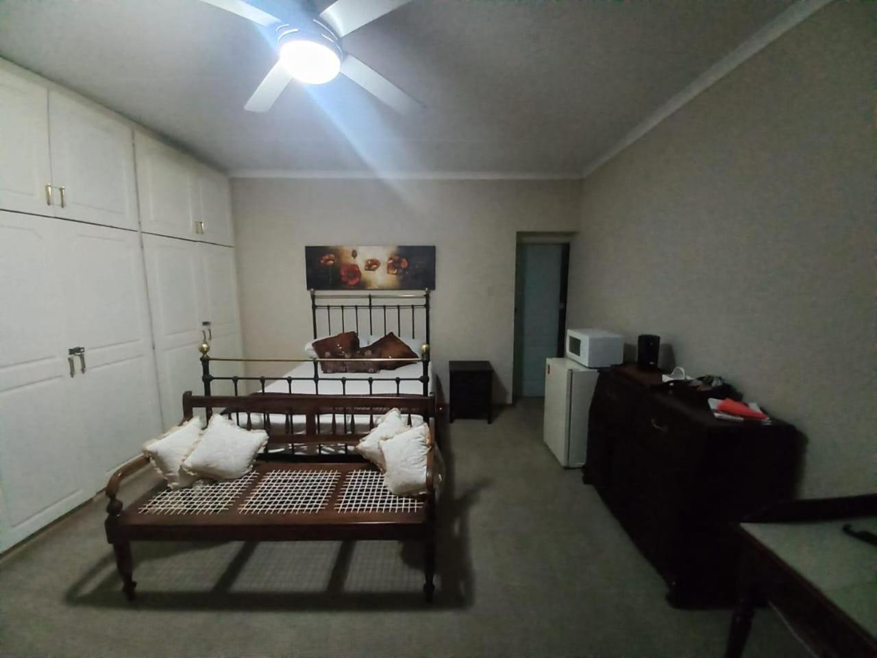 Anri Guesthouse Блоемфонтейн Екстериор снимка