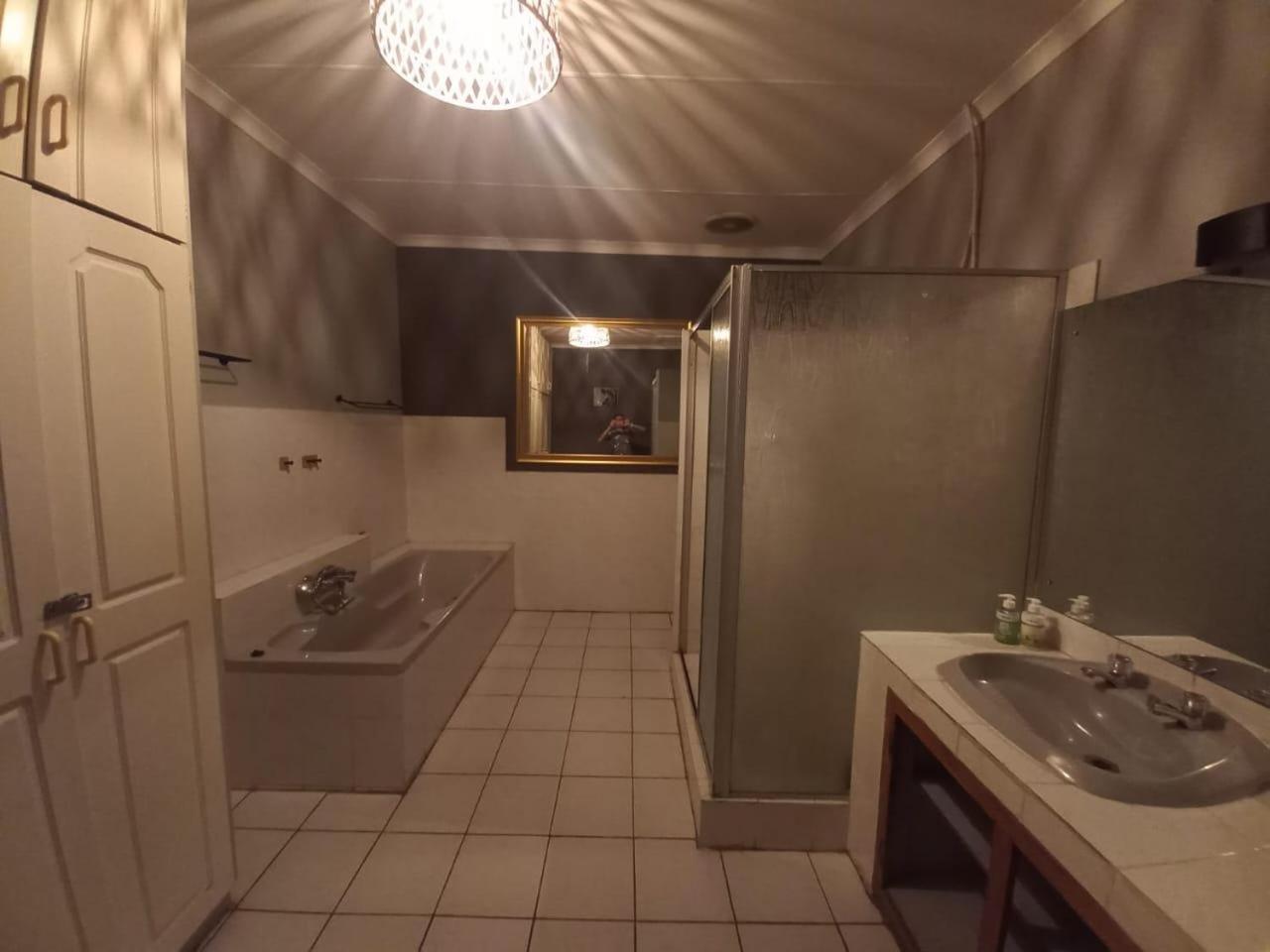 Anri Guesthouse Блоемфонтейн Екстериор снимка
