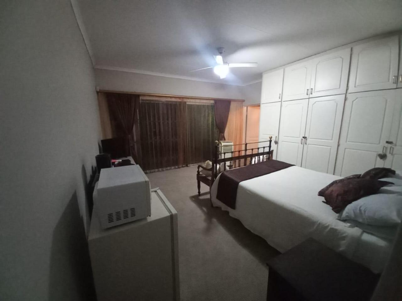 Anri Guesthouse Блоемфонтейн Екстериор снимка