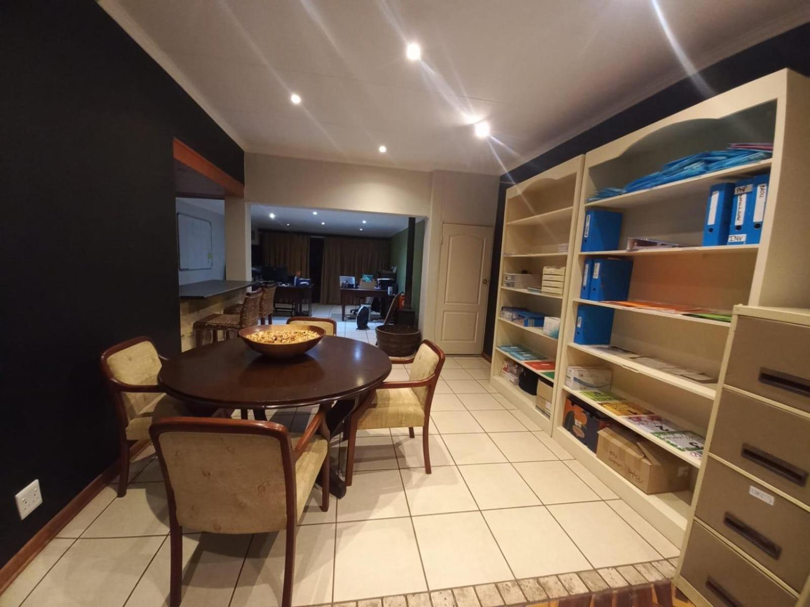 Anri Guesthouse Блоемфонтейн Екстериор снимка