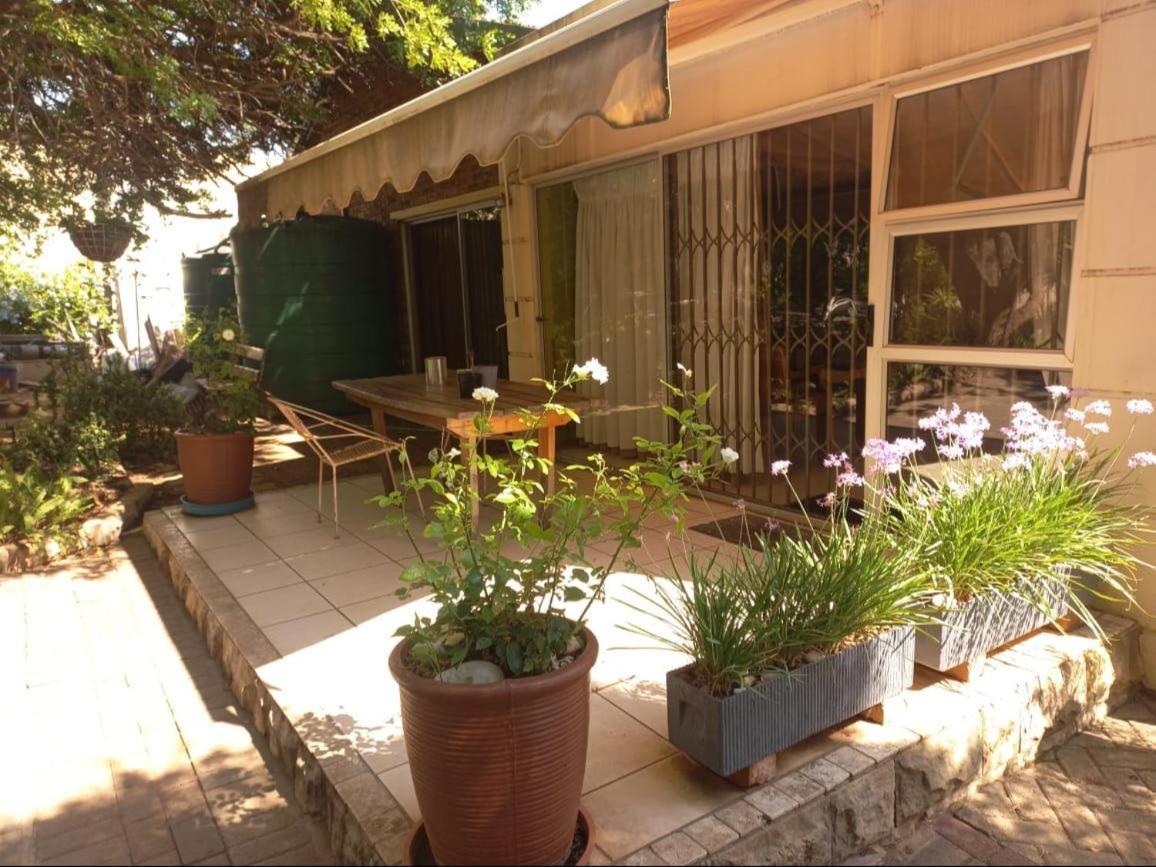 Anri Guesthouse Блоемфонтейн Екстериор снимка